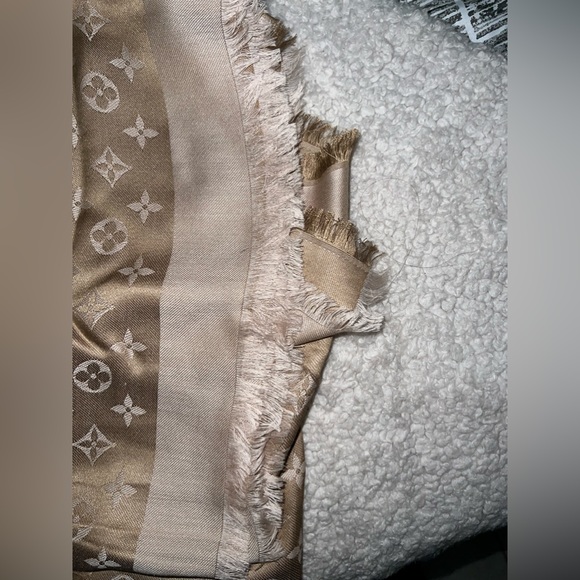 Louis Vuitton Scarf - Picture 3 of 8